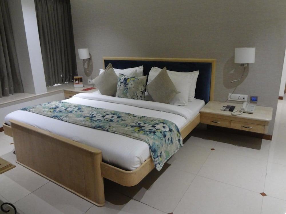 Hotel Suncity Apollo - Gateway Of India Mumbai Exterior photo