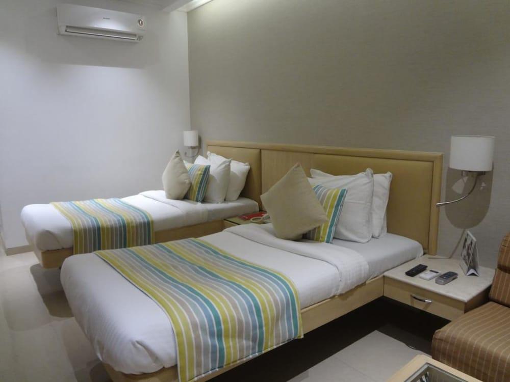 Hotel Suncity Apollo - Gateway Of India Mumbai Exterior photo