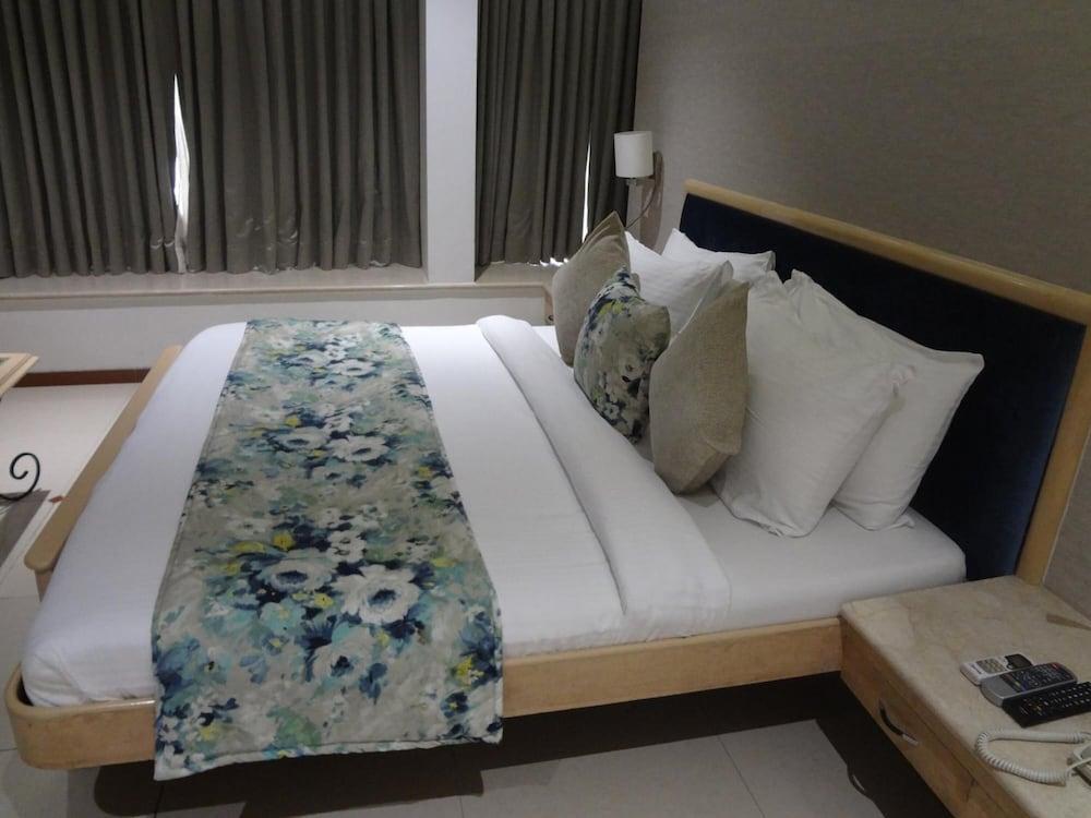 Hotel Suncity Apollo - Gateway Of India Mumbai Exterior photo