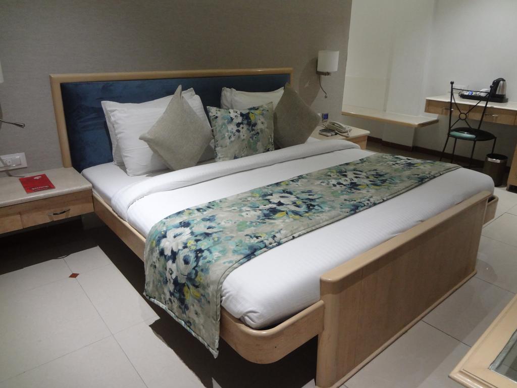 Hotel Suncity Apollo - Gateway Of India Mumbai Exterior photo