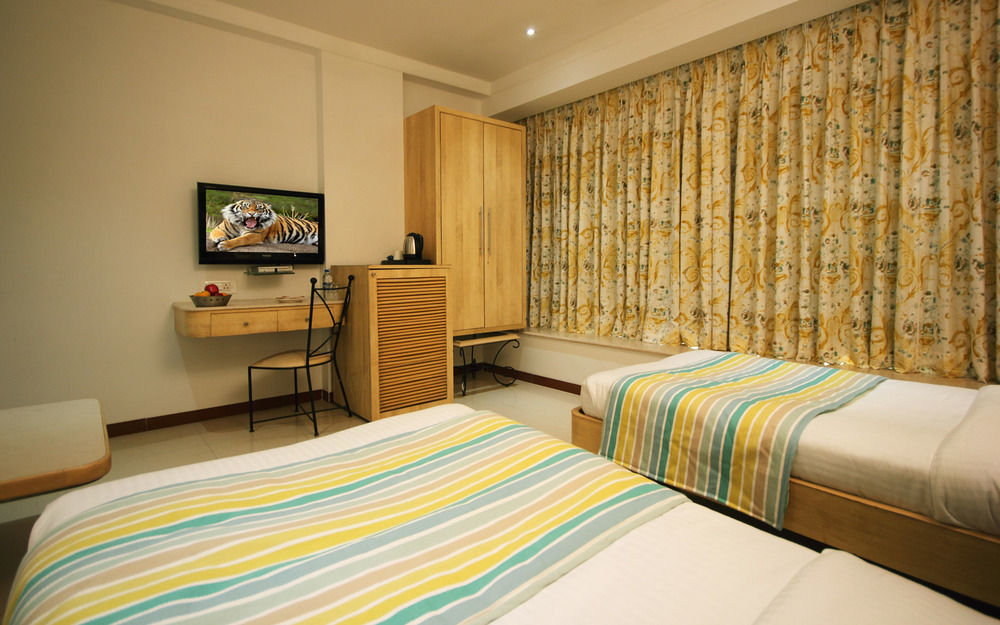 Hotel Suncity Apollo - Gateway Of India Mumbai Exterior photo